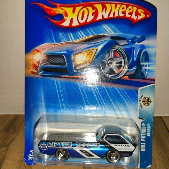 Hot Wheels Deora #199 Roll Patrol Riptide Rescue Police Car Die-cast New 2004 - Picture 3 of 4
